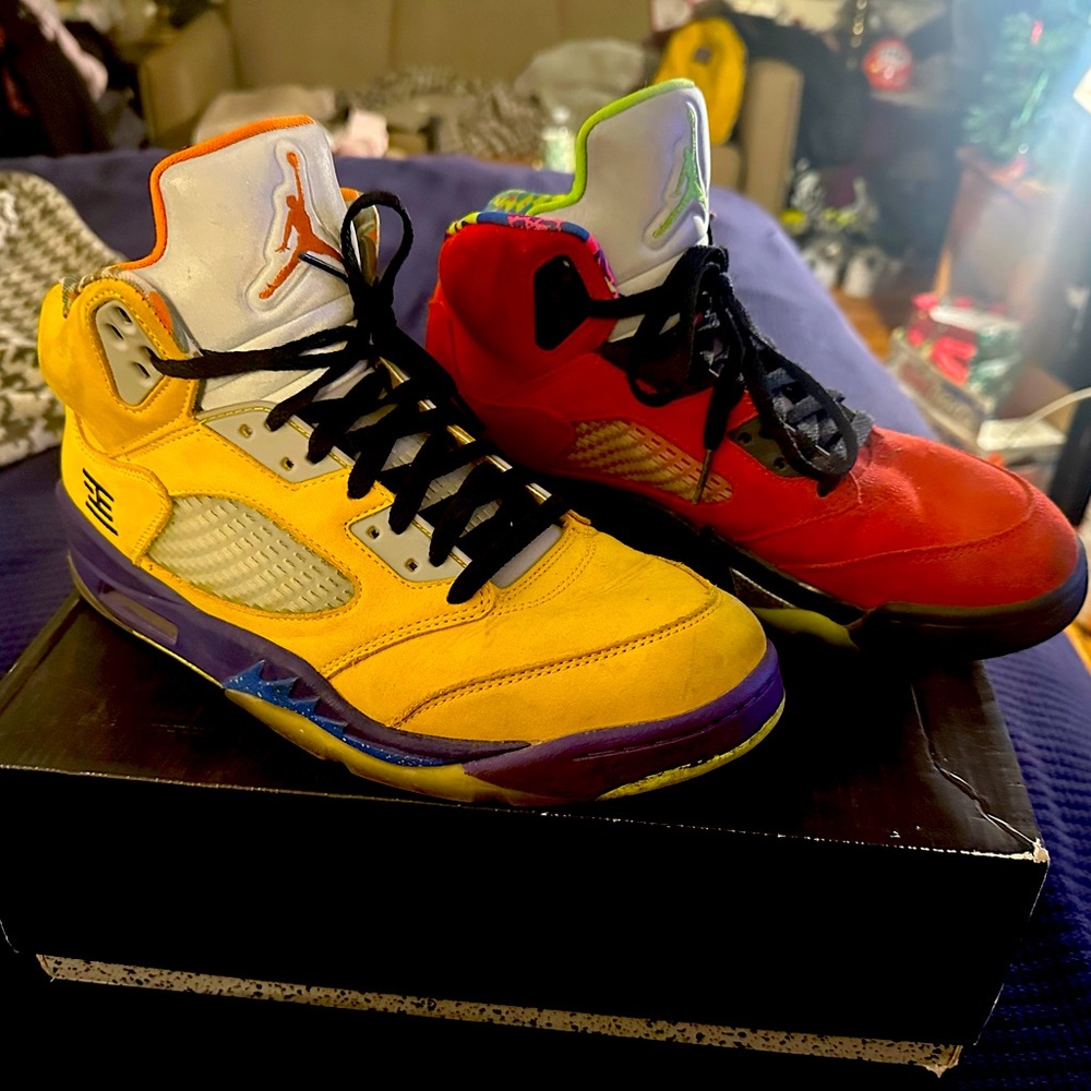 Lightly Used Pair Of Multiple Colored Jordan Snea… - image 1